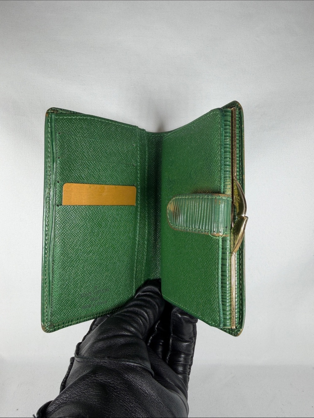 Authentic Louis Vuitton Epi Kisslock Bifold Wallet